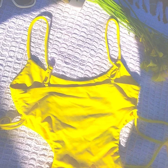 Lovers + Friends TIED UP ONE PIECE IN YELLOW sz xs - Picture 7 of 9